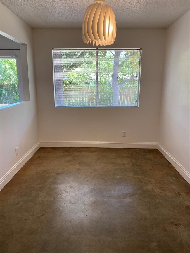 Building Photo - 2406 Broken Oak Dr