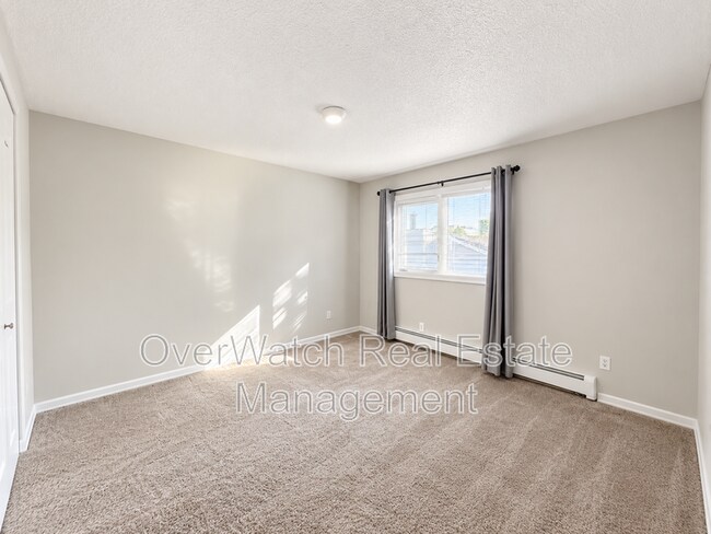 Building Photo - 3230 Montclaire Ct