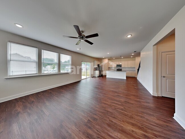 Building Photo - 4080 Chivalry Dr