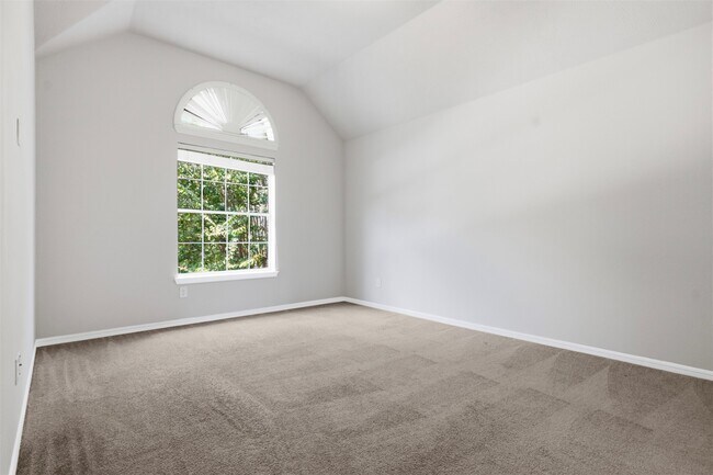Building Photo - 21811 Honeysuckle Grove Ln