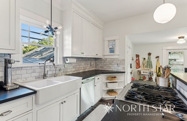 Building Photo - Beautifully Remodeled Classic Craftsman in Prime Portland Location