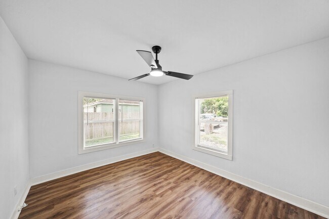 Building Photo - 4208 Delhi St