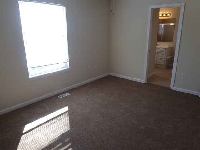 Building Photo - 17879 Grassy Knoll Dr