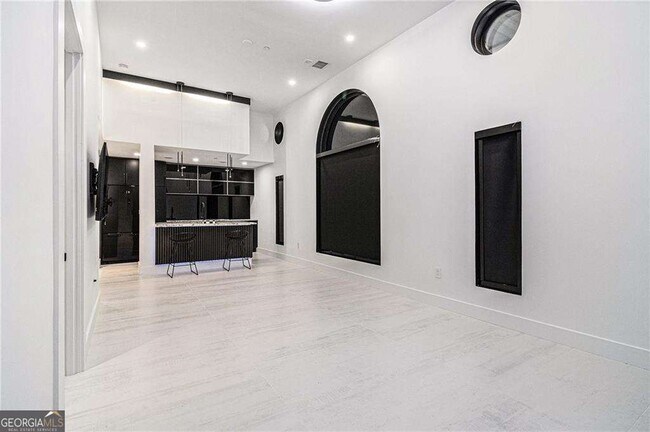 Primary Photo - 199 14th St NE