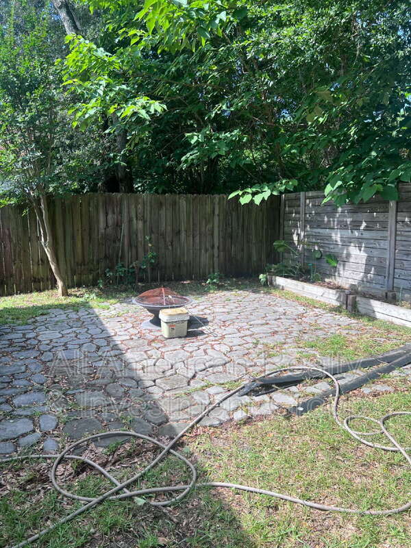 Building Photo - 989 Claeven Cir