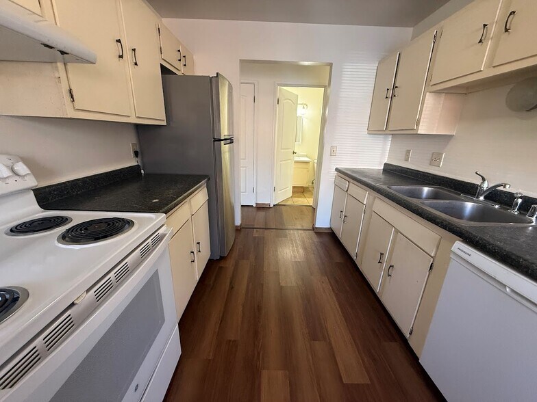 Building Photo - 2506 Brentwood Pky