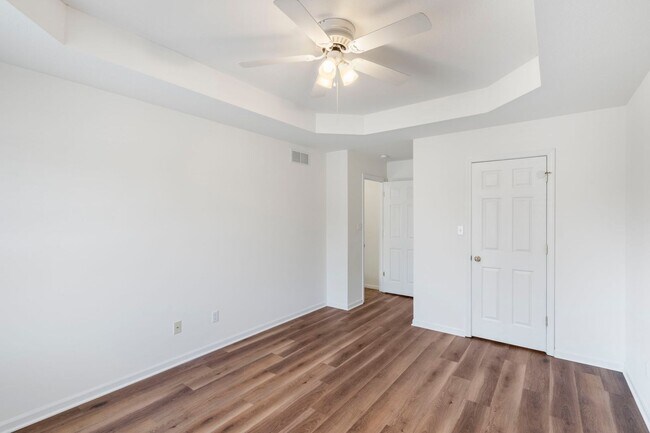Building Photo - 5001-5003 Betty Jean Way