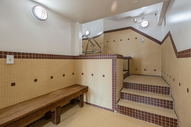 Building Photo - 40 E 9th St