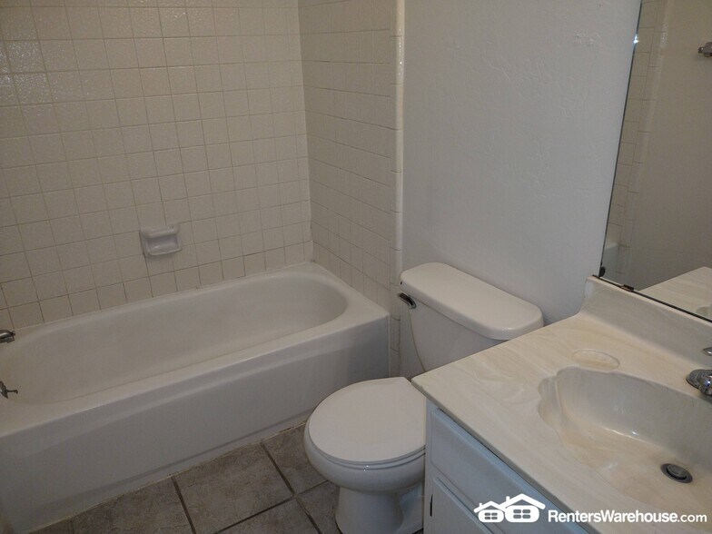 Building Photo - 2515 S Maple Ave