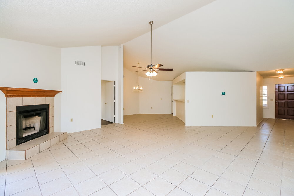 Building Photo - 4837 E Grandview St