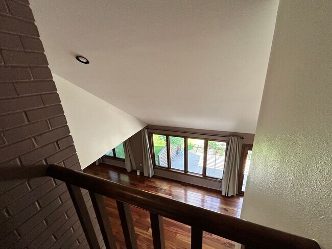 Building Photo - Gorgeous 4 Bedroom Townhome Steps from Boulder Country Club