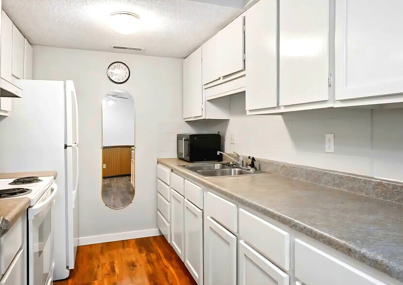 Building Photo - 3037 SW Lydia Ave