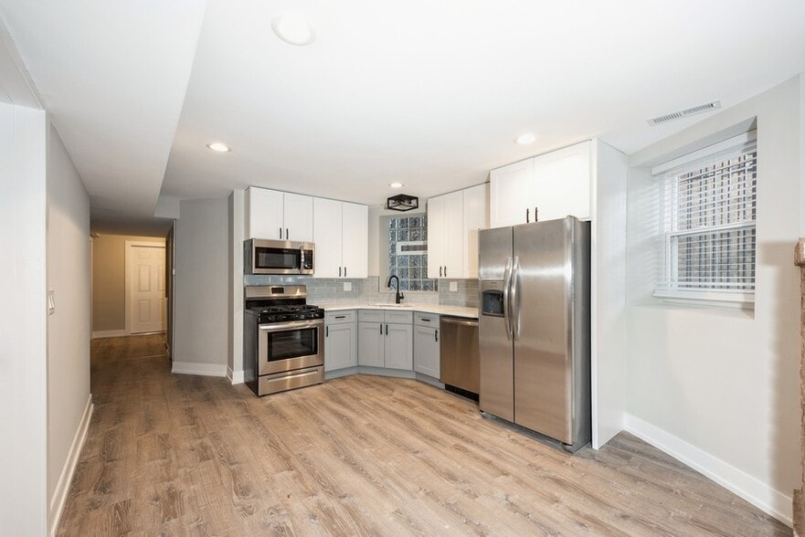 Building Photo - 1435 N Washtenaw Ave