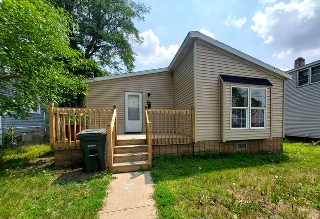 Primary Photo - 121 Dawson St