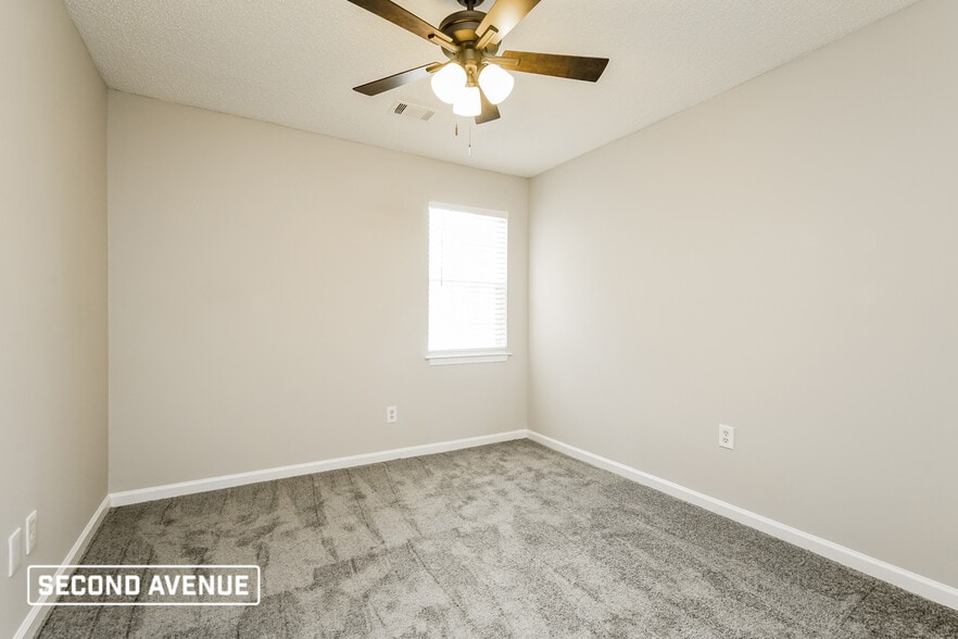 Building Photo - 10784 Knotty Pine Pl