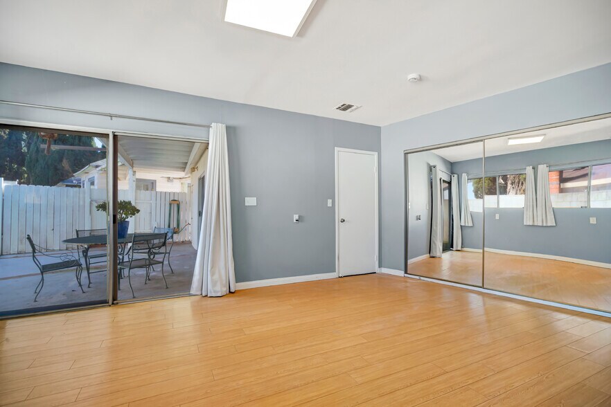 Building Photo - 15157 Valleyheart Dr