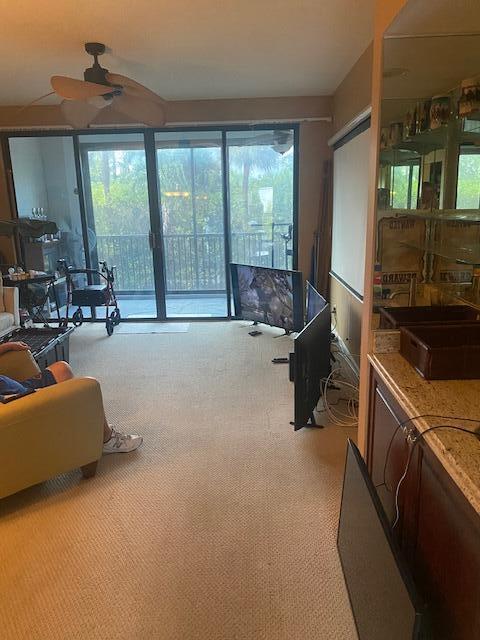 Building Photo - 220 Lake Dr