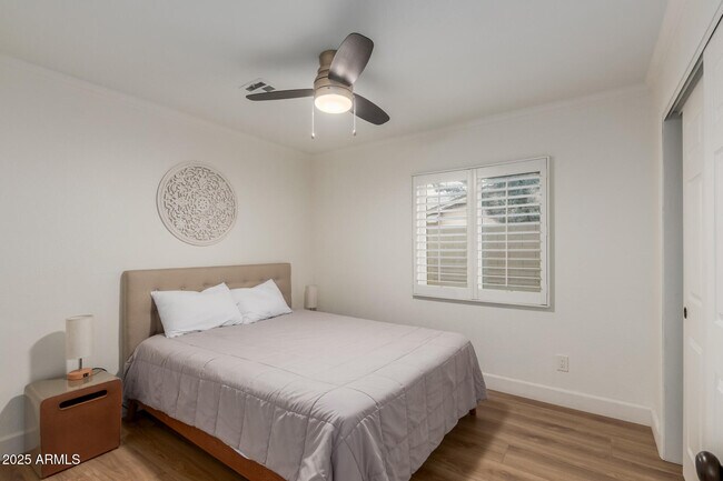 Building Photo - 5253 E Beck Ln