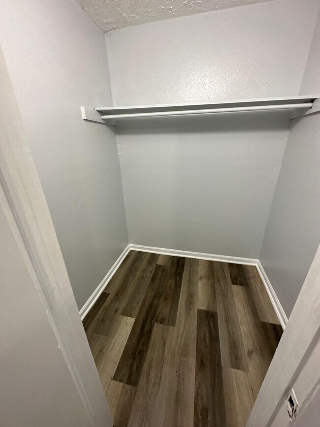 Building Photo - Fully Renovated 3/1.5 -Single Family! Avai...