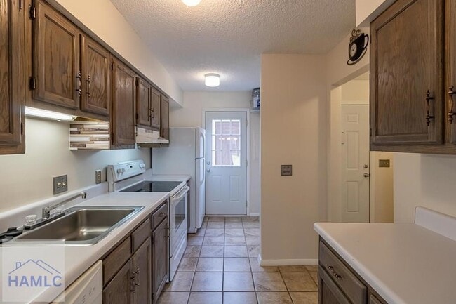 Building Photo - 901 Olmstead Dr
