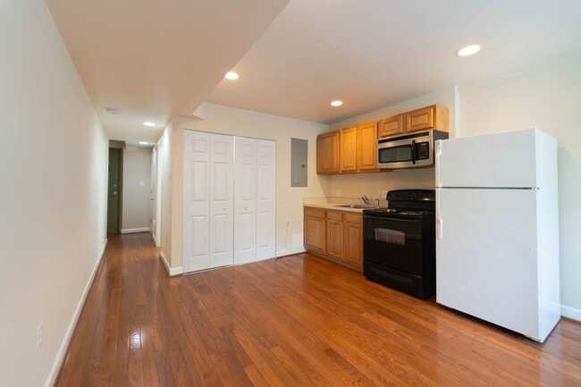 Building Photo - In the heart of DC's Shaw Neighborhood 1 B...