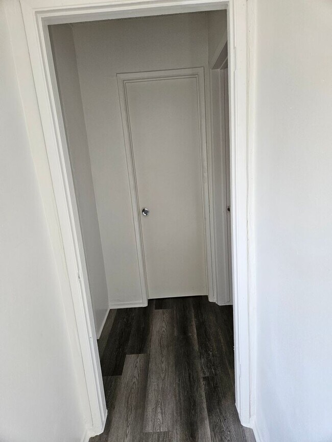 Building Photo - North Hills, cute 1bd/1ba, move-in ready!