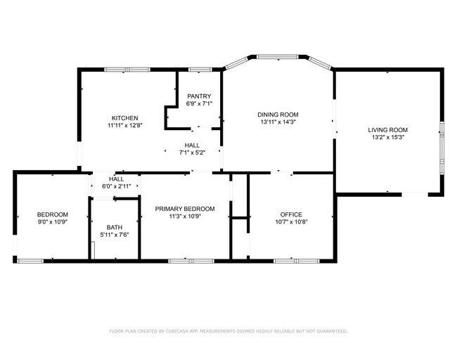 Building Photo - Second Floor 3 Bedroom Flat Available Augu...