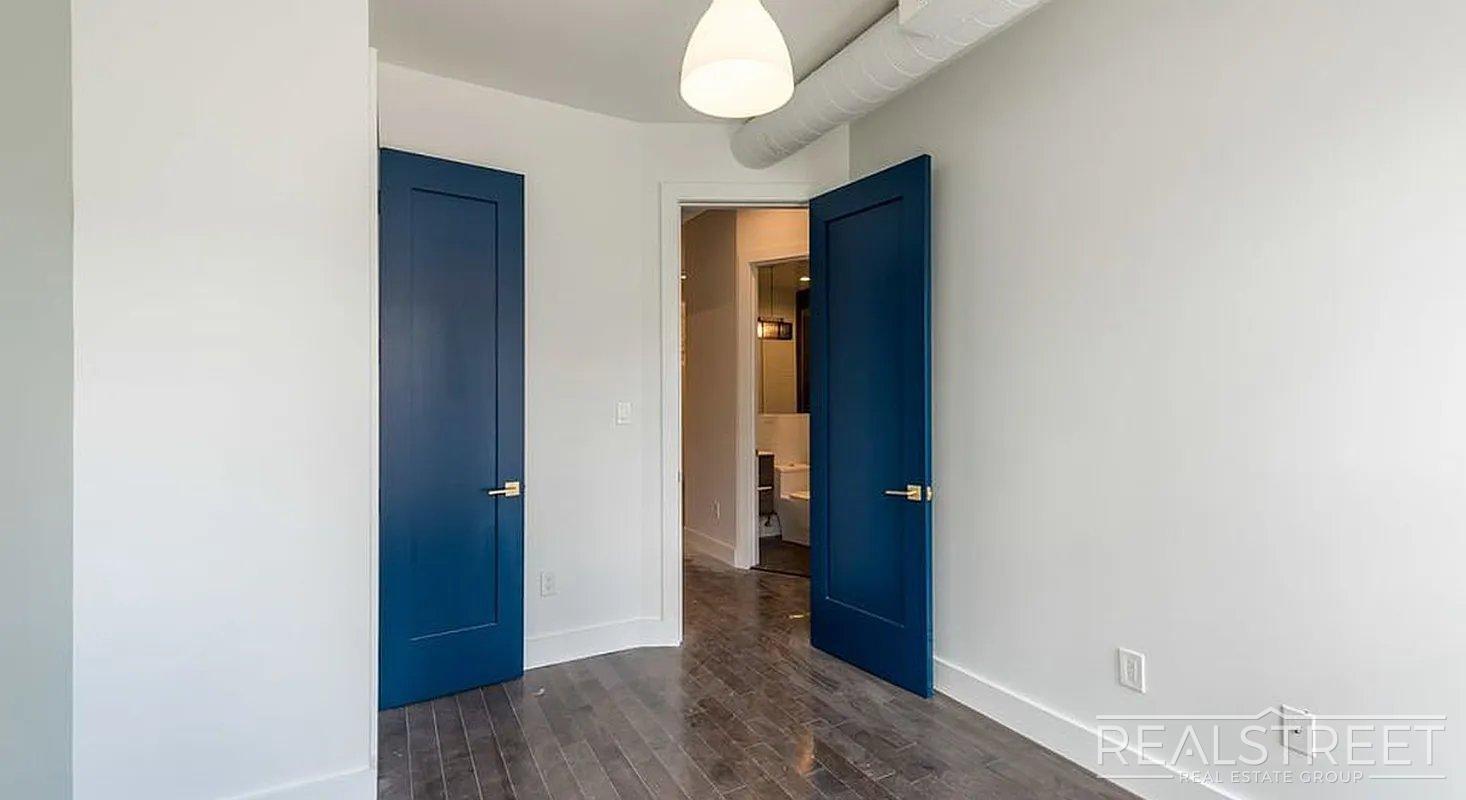 Building Photo - Massive 3 Bed (Flex 4 Bed) 3.5 Bath Duplex with Private Backyard in Bed-Stuy