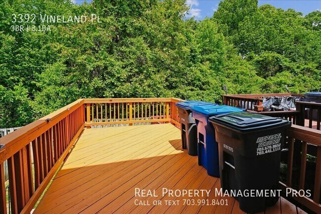 Building Photo - 3392 Vineland Pl