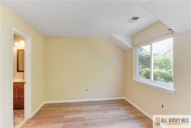 Building Photo - 1068 Schmidt Ln