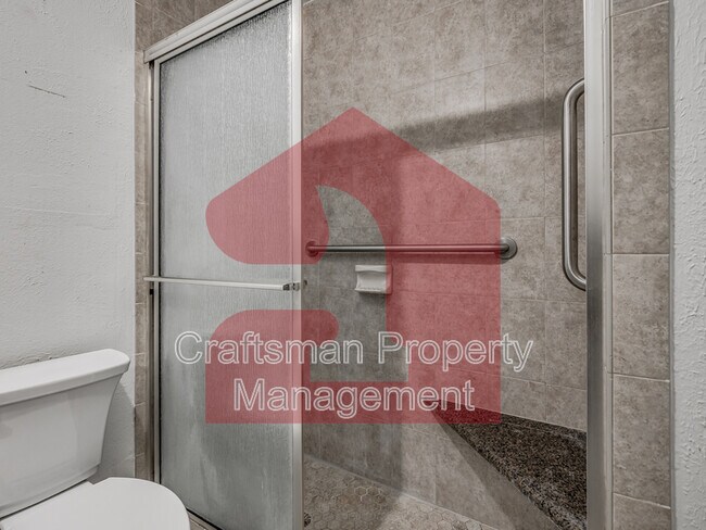 Building Photo - 224 W 5th St