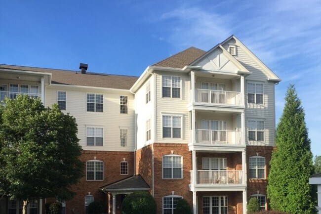 Building Photo - 14748 Via Sorrento Dr