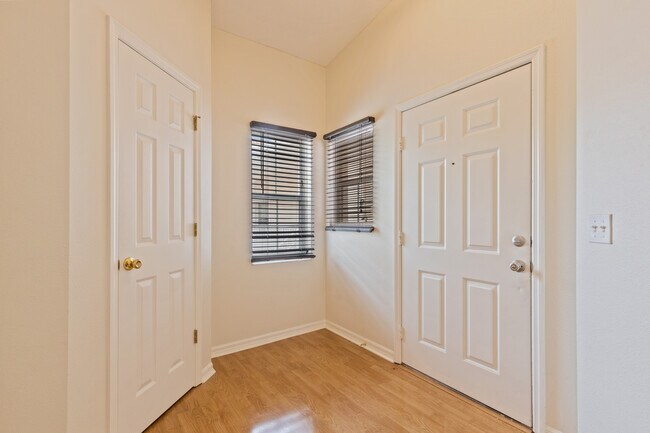 Building Photo - 4240 Central Sarasota Pky