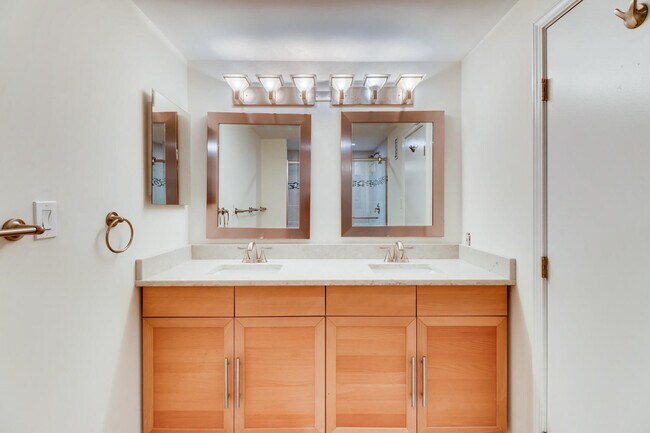 Building Photo - 250 President St