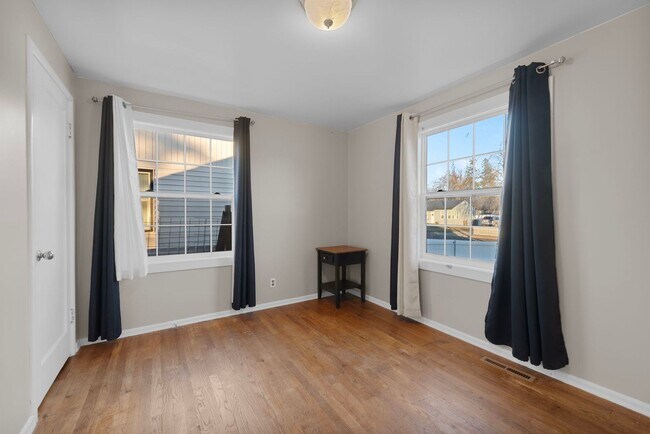 Building Photo - 5707 N Lindeke St