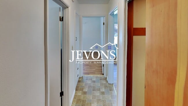 Building Photo - 4105 W Lincoln Ave