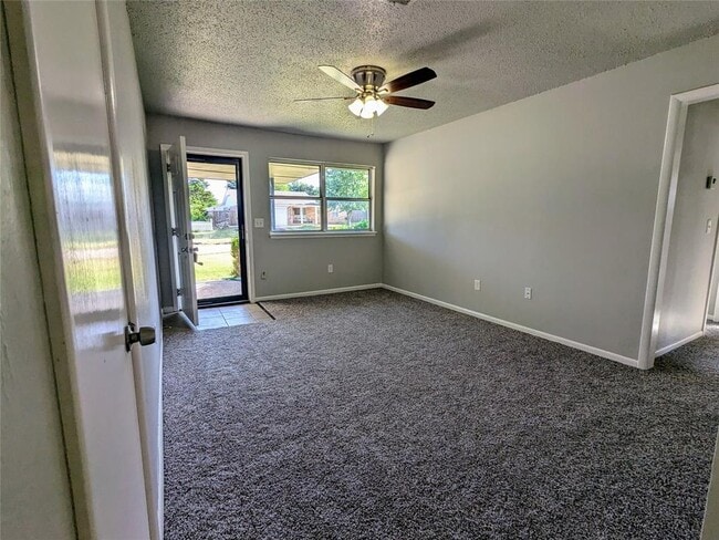 Building Photo - 504 NE 18th St