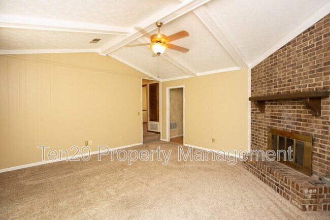 Building Photo - 1430 Lokey Dr