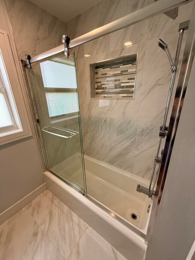Building Photo - 20725 Waters Edge Ct