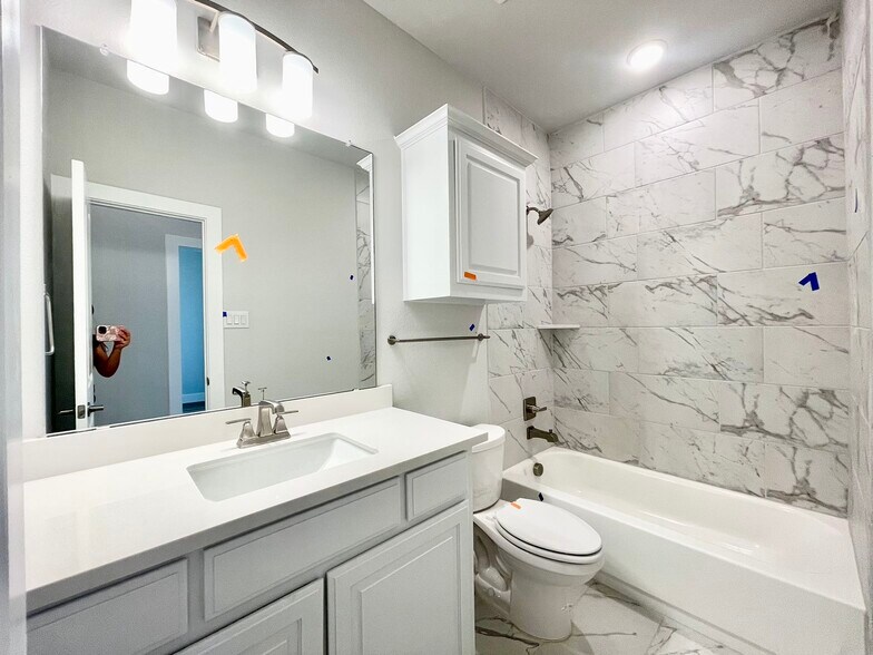 Building Photo - 13733 Riola Dr