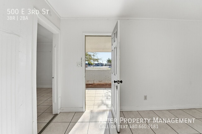 Building Photo - 500 E 3rd St