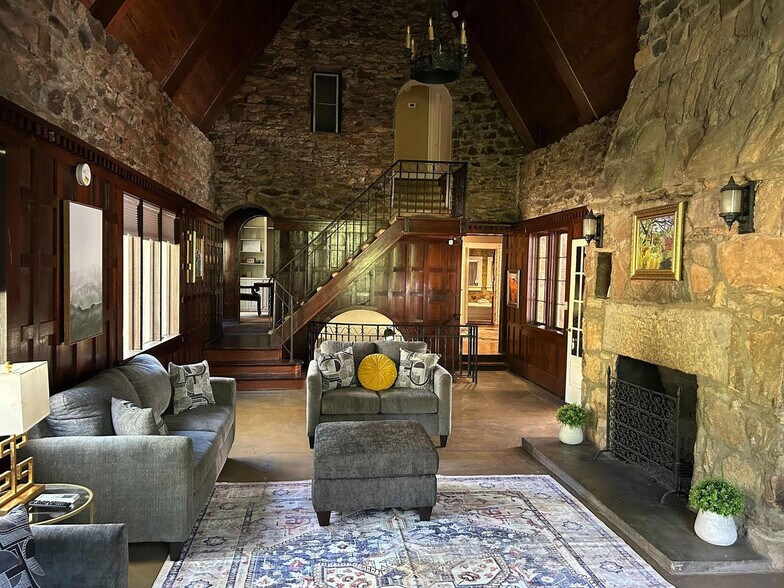 Primary Photo - 1414 Dinglewood Dr