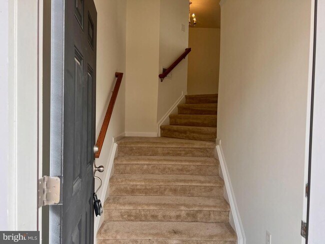 Building Photo - 654 Jacobsen Cir