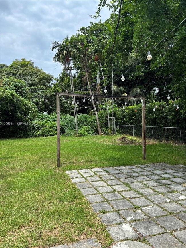 Building Photo - 6410 SW 63rd Ct