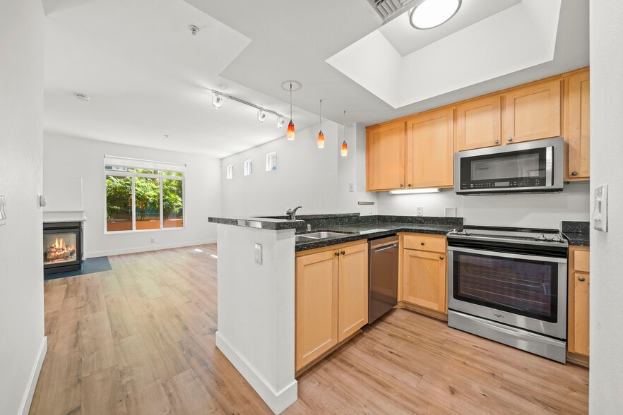 Building Photo - 2400 5Th Ave