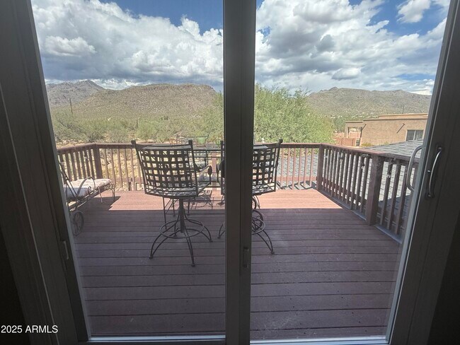 Building Photo - 5081 N Bear Canyon Rd