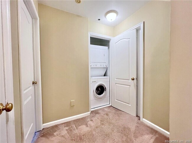 Building Photo - 7 Seir Hill Rd