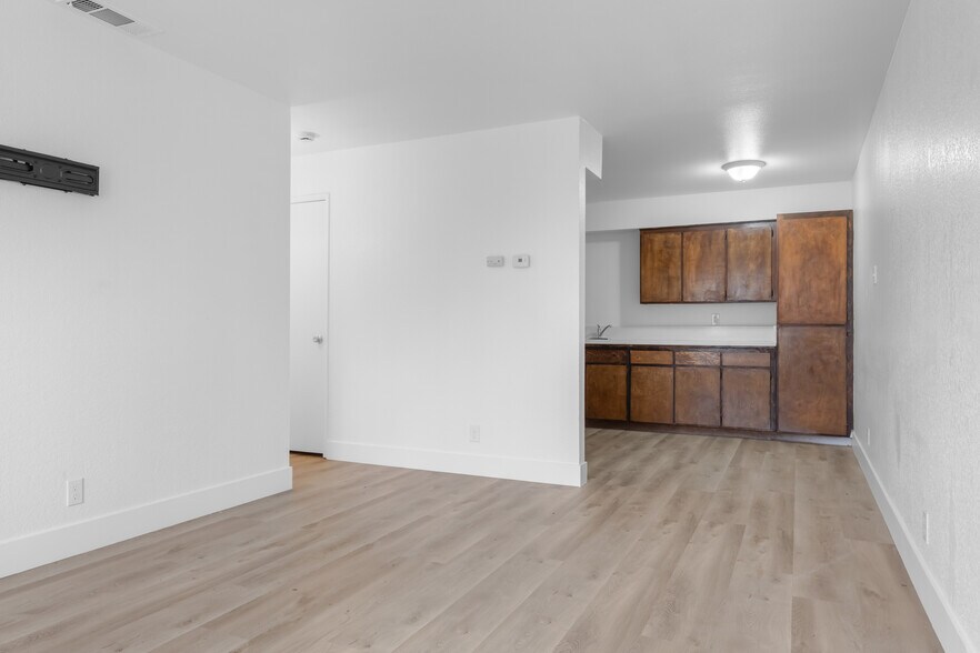 Building Photo - 3112 Denver Ave