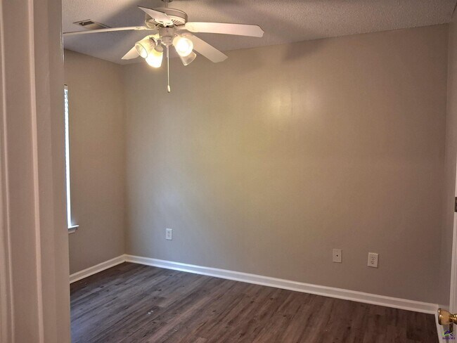 Building Photo - 105 Monticello Dr