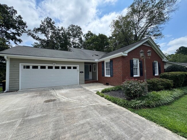 Building Photo - Beautiful 4/3 House with Bonus Room in Wes...